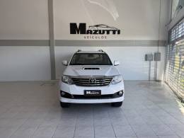 TOYOTA - HILUX SW4 - 2014/2015 - Branca - R$ 155.000,00