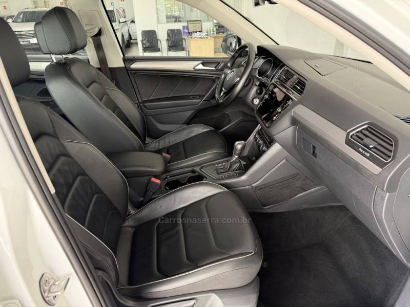 VOLKSWAGEN - TIGUAN - 2019/2019 - Branca - R$ 122.000,00