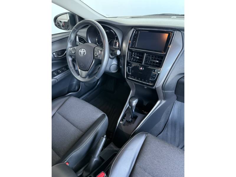 TOYOTA - YARIS - 2024/2024 - Branca - R$ 105.000,00