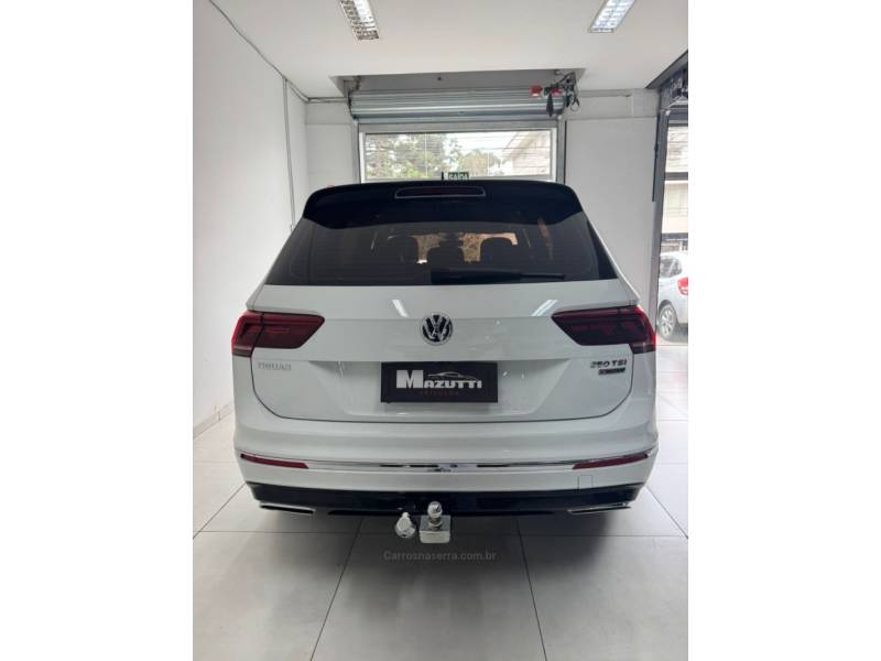 VOLKSWAGEN - TIGUAN - 2018/2018 - Branca - R$ 145.000,00