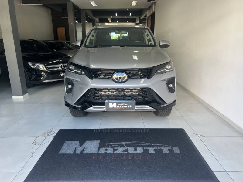 TOYOTA - HILUX SW4 - 2024/2024 - Prata - Sob Consulta