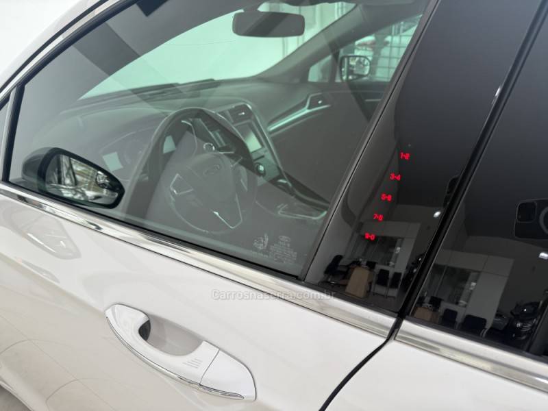 FORD - FUSION - 2013/2014 - Branca - R$ 75.000,00