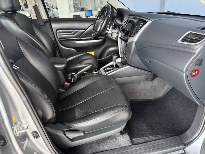 MITSUBISHI - L200 TRITON - 2022/2023 - Prata - R$ 210.000,00