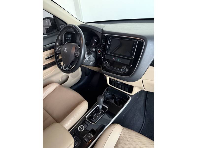 MITSUBISHI - OUTLANDER - 2018/2018 - Branca - R$ 136.000,00