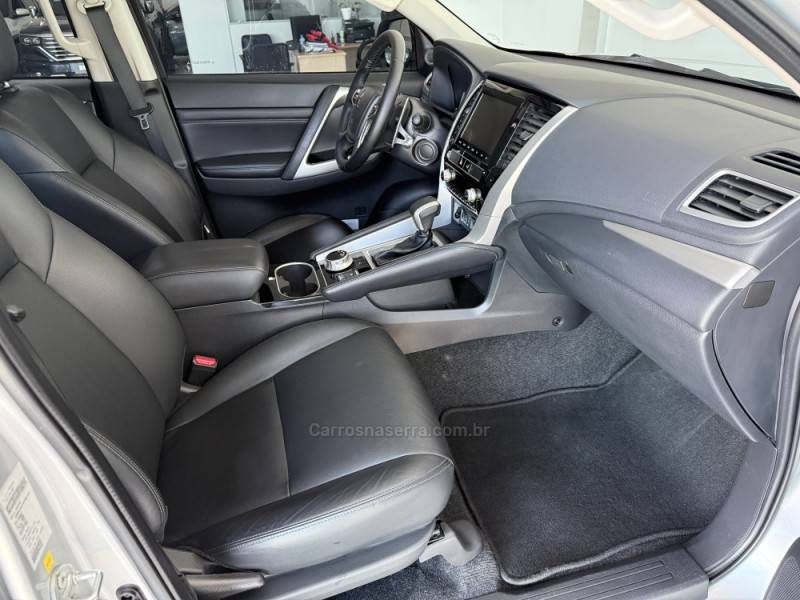 MITSUBISHI - PAJERO SPORT - 2022/2023 - Prata - R$ 295.000,00