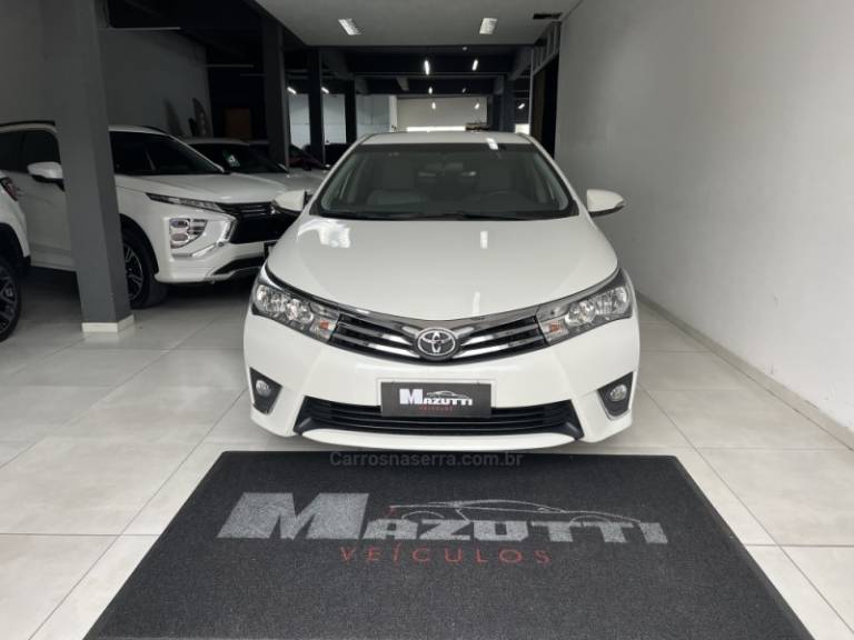 TOYOTA - COROLLA - 2015/2016 - Branca - R$ 82.000,00