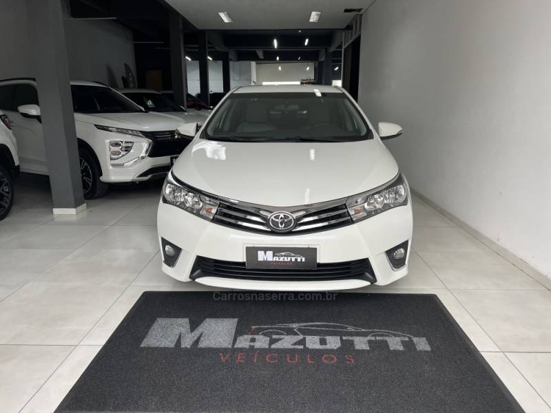 TOYOTA - COROLLA - 2015/2016 - Branca - R$ 82.000,00