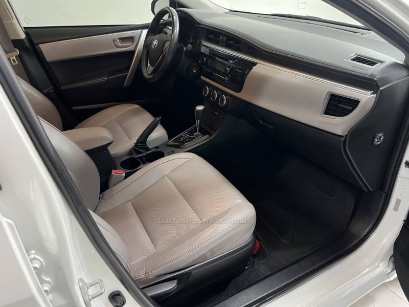 TOYOTA - COROLLA - 2015/2016 - Branca - R$ 82.000,00