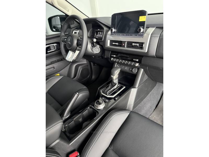 MITSUBISHI - L200 TRITON - 2025/2026 - Branca - R$ 300.000,00