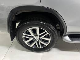 TOYOTA - HILUX SW4 - 2018/2019 - Prata - R$ 245.000,00