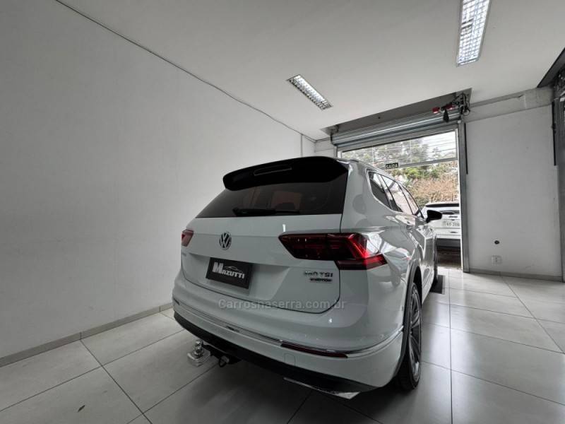VOLKSWAGEN - TIGUAN - 2018/2018 - Branca - R$ 145.000,00