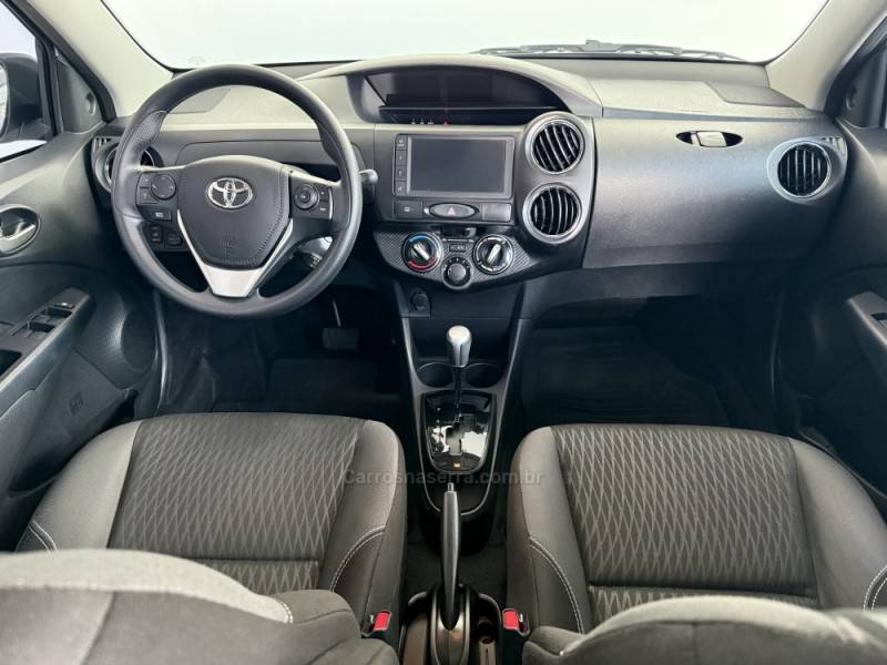 TOYOTA - ETIOS - 2020/2021 - Prata - R$ 79.000,00