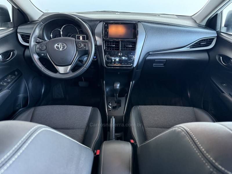 TOYOTA - YARIS - 2024/2024 - Branca - R$ 105.000,00