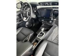 TOYOTA - HILUX - 2021/2022 - Branca - R$ 260.000,00