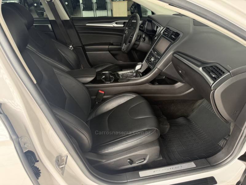 FORD - FUSION - 2013/2014 - Branca - R$ 75.000,00