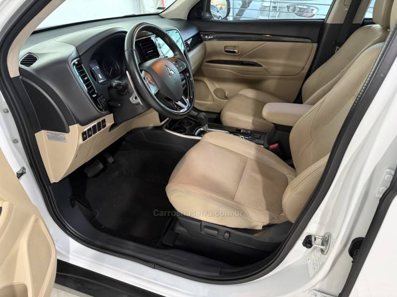 MITSUBISHI - OUTLANDER - 2018/2018 - Branca - R$ 136.000,00