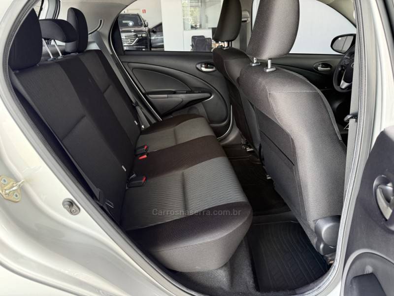 TOYOTA - ETIOS - 2020/2021 - Prata - R$ 79.000,00