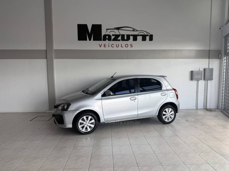 TOYOTA - ETIOS - 2020/2021 - Prata - R$ 79.000,00