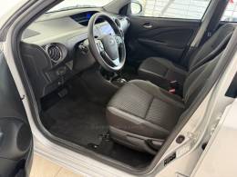 TOYOTA - ETIOS - 2020/2021 - Prata - R$ 79.000,00