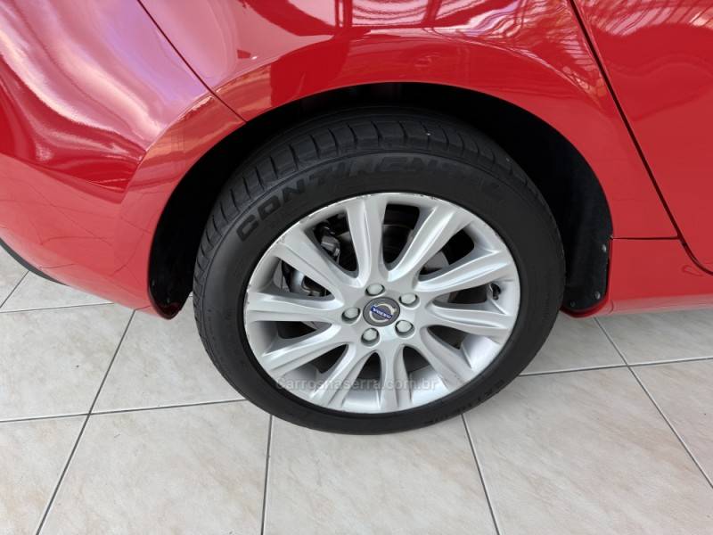 VOLVO - V40 - 2015/2015 - Vermelha - R$ 72.000,00