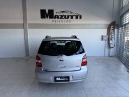 NISSAN - GRAND LIVINA - 2011/2012 - Prata - R$ 50.000,00
