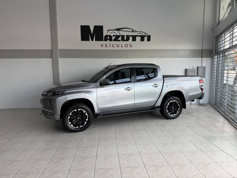 MITSUBISHI - L200 TRITON - 2022/2023 - Prata - R$ 210.000,00