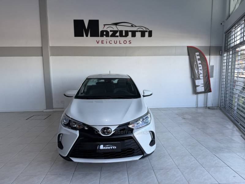 TOYOTA - YARIS - 2024/2024 - Branca - R$ 105.000,00