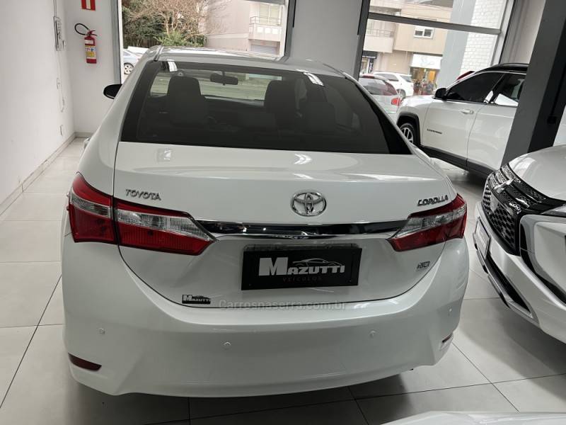 TOYOTA - COROLLA - 2015/2016 - Branca - R$ 82.000,00
