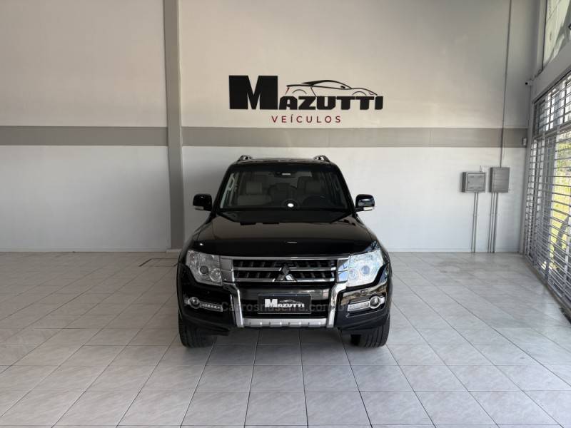 MITSUBISHI - PAJERO FULL - 2016/2016 - Preta - Sob Consulta