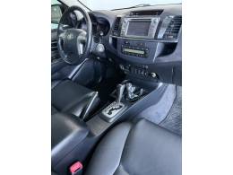 TOYOTA - HILUX SW4 - 2015/2015 - Prata - R$ 160.000,00