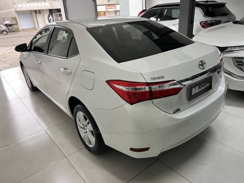 TOYOTA - COROLLA - 2015/2016 - Branca - R$ 82.000,00
