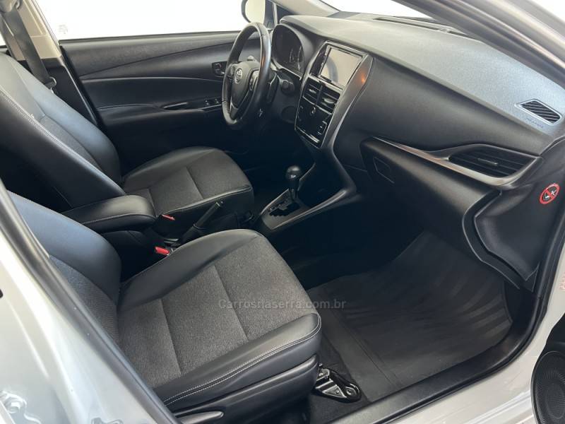 TOYOTA - YARIS - 2024/2024 - Branca - R$ 105.000,00