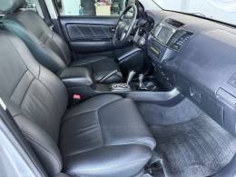TOYOTA - HILUX SW4 - 2015/2015 - Prata - R$ 160.000,00