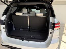 TOYOTA - HILUX SW4 - 2023/2024 - Branca - R$ 388.000,00