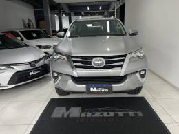 TOYOTA - HILUX SW4 - 2018/2019 - Prata - R$ 245.000,00