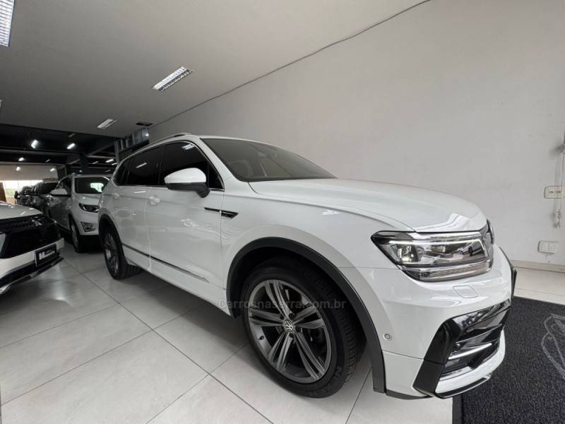 VOLKSWAGEN - TIGUAN - 2018/2018 - Branca - R$ 145.000,00