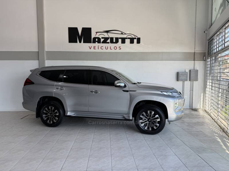 MITSUBISHI - PAJERO SPORT - 2022/2023 - Prata - R$ 295.000,00