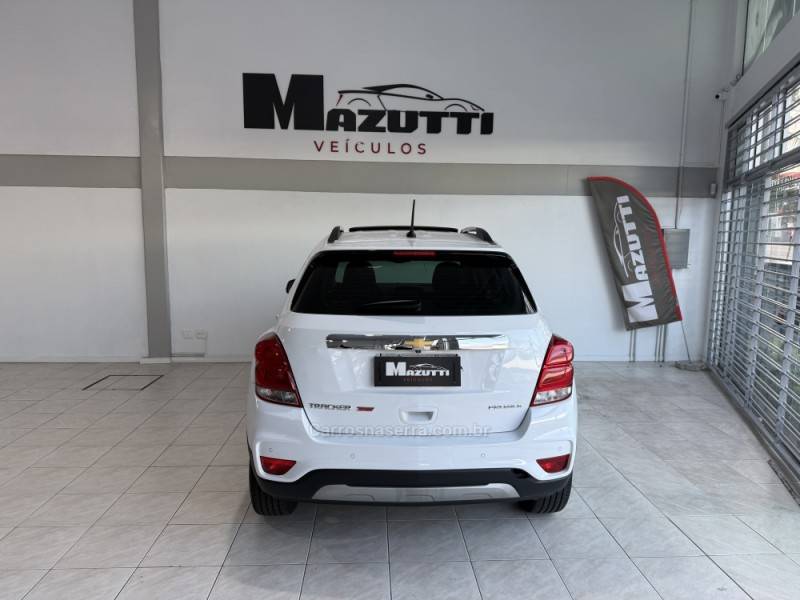 CHEVROLET - TRACKER - 2017/2018 - Branca - R$ 89.000,00