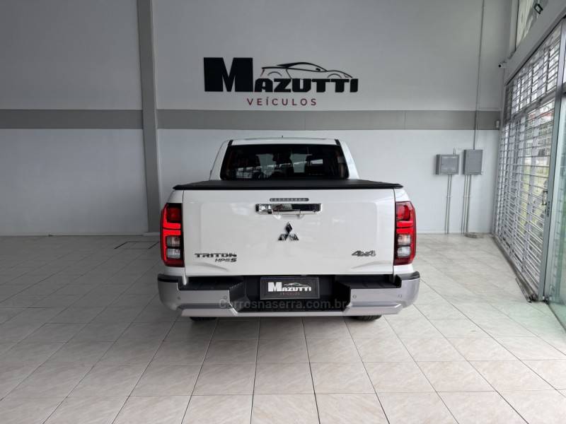 MITSUBISHI - L200 TRITON - 2025/2026 - Branca - R$ 300.000,00