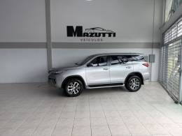 TOYOTA - HILUX SW4 - 2016/2016 - Prata - R$ 208.000,00