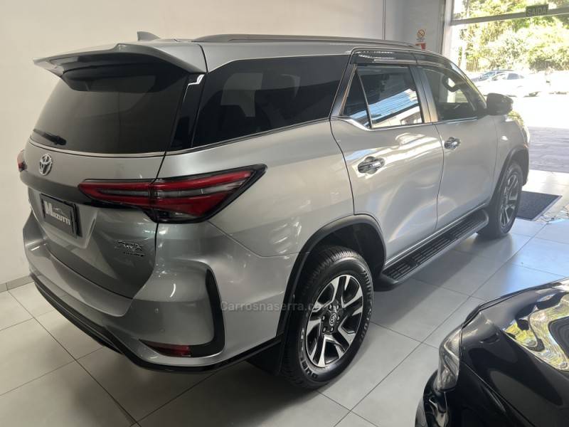TOYOTA - HILUX SW4 - 2024/2024 - Prata - Sob Consulta